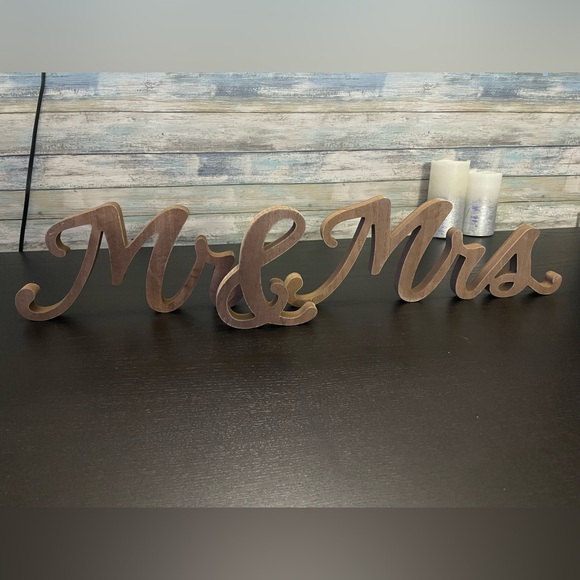 Mr & Mrs Table Sign - Picture 1 of 4